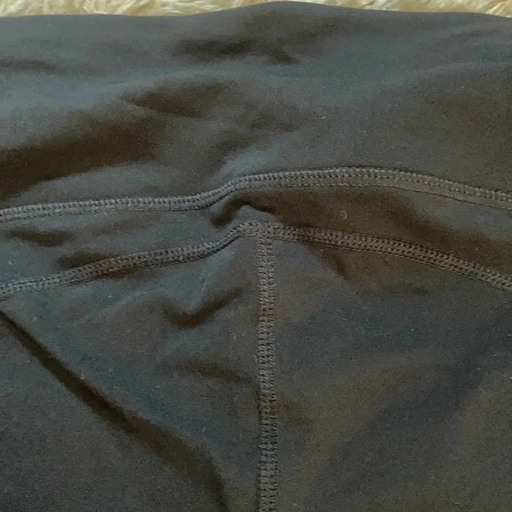 Gap fit size small black cropped workout leggings